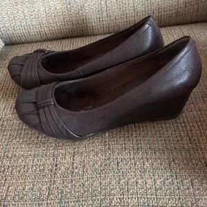 Brown dress shoes
